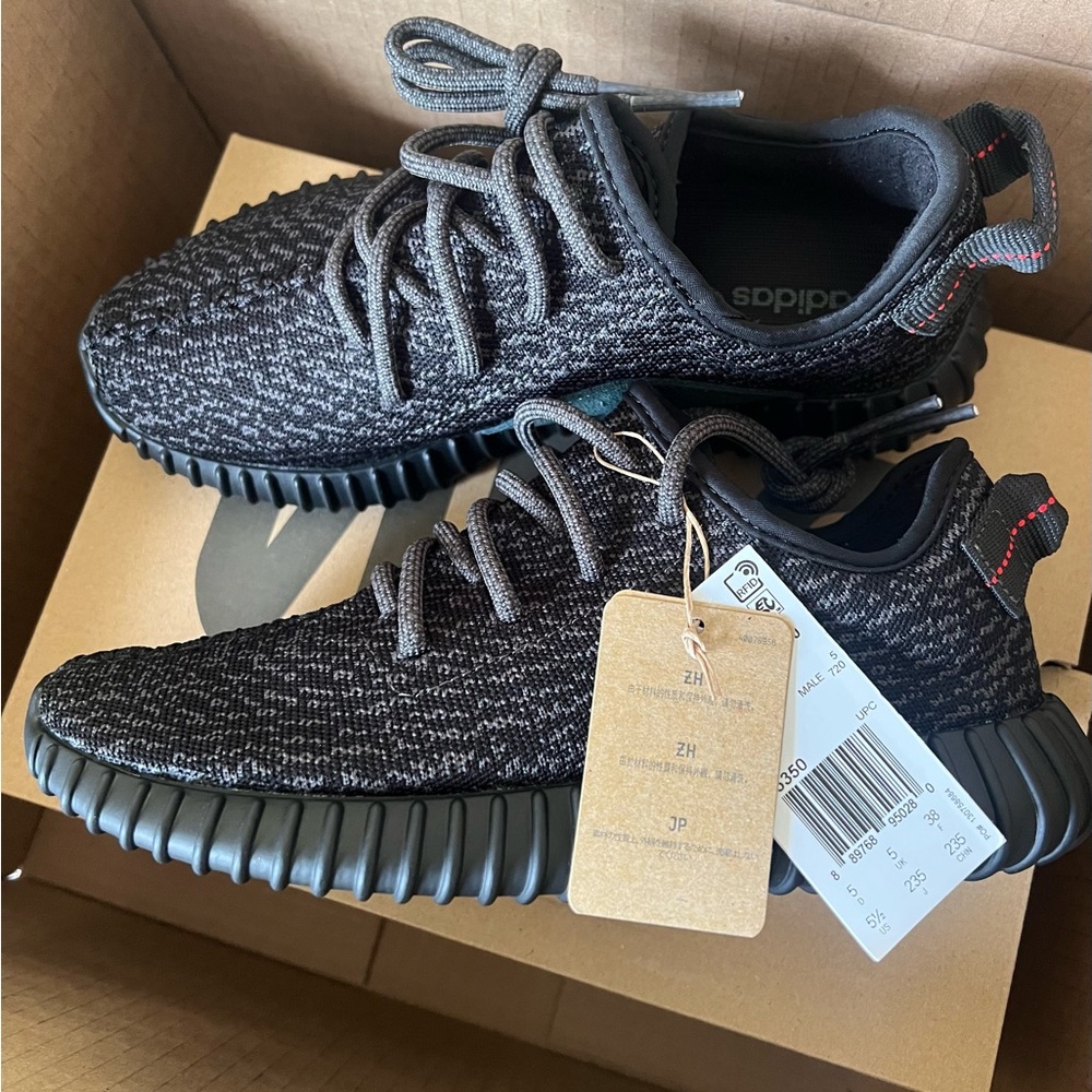 YZY YEEZY boost 350 in pirate black